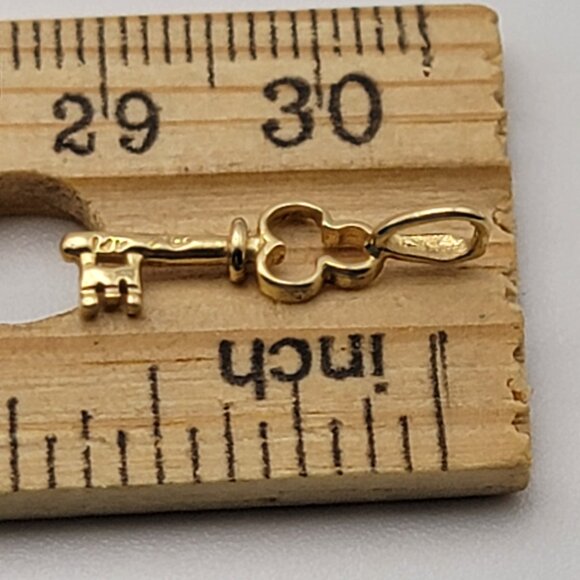 Vintage Mo 14K Yellow Gold Key Charm Pendant 0.75" - Picture 7 of 7